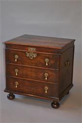 An early 18th century oak lidded box.